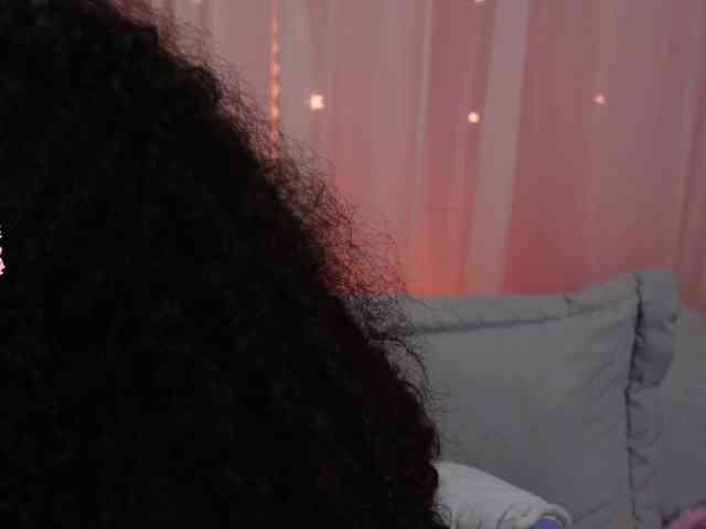 Victoria_Curly webcam