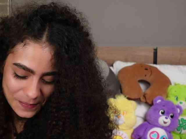 Victoria_Curly webcam