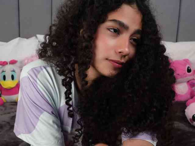 Victoria_Curly webcam