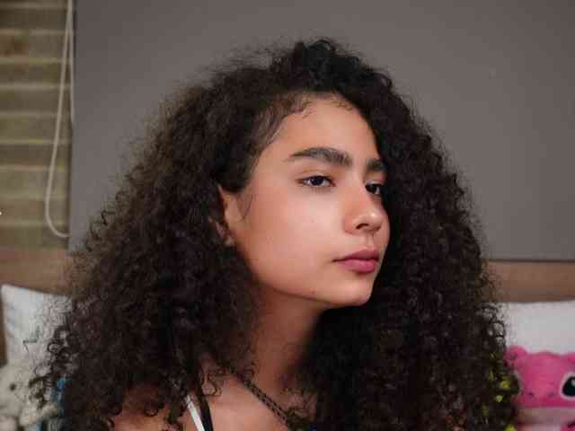 Victoria_Curly webcam