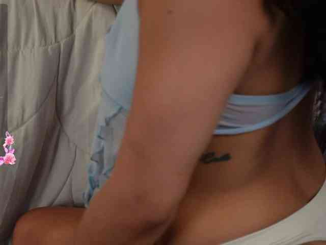 Victoria_Curly webcam
