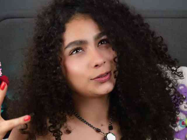 Victoria_Curly webcam