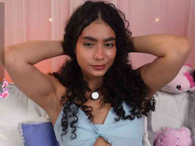 Victoria_Curly webcam