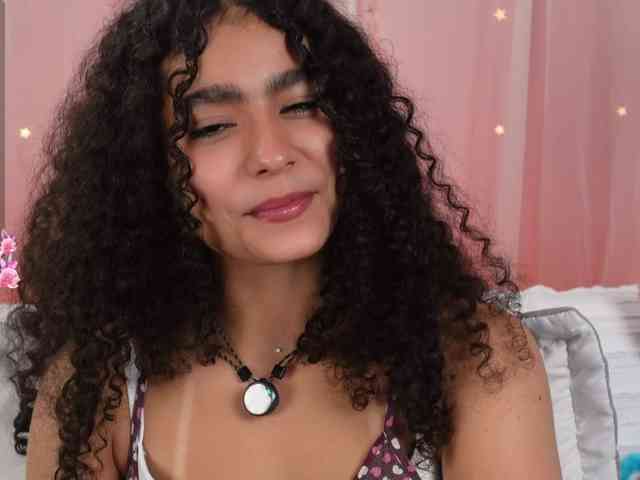 Victoria_Curly webcam
