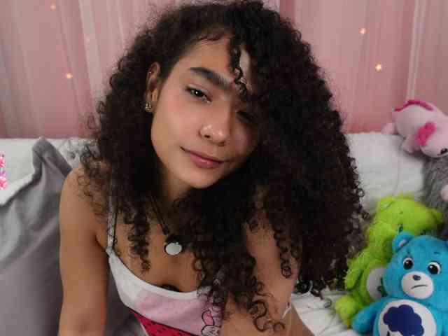 Victoria_Curly webcam