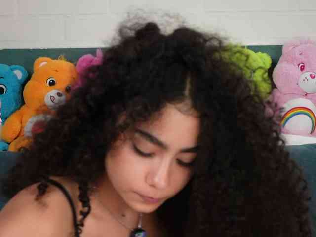 Victoria_Curly webcam