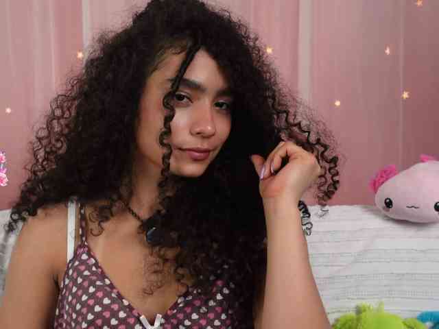 Victoria_Curly webcam