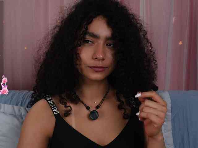 Victoria_Curly