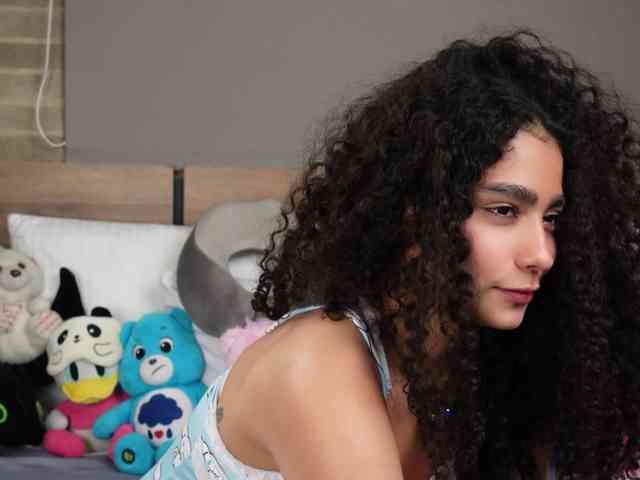 Victoria_Curly webcam