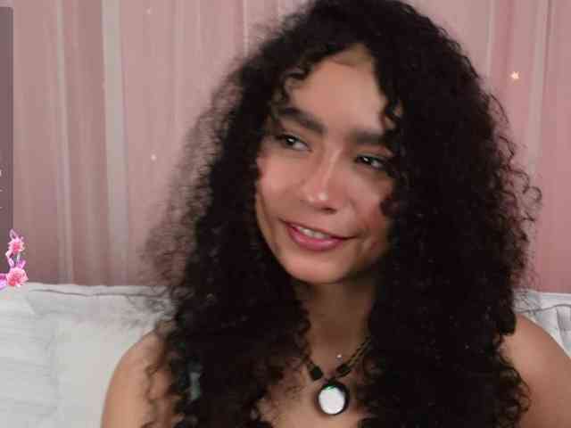 Victoria_Curly webcam