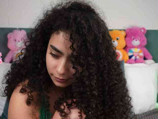 Victoria_Curly webcam