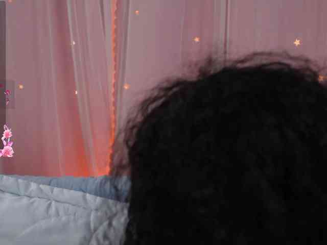 Victoria_Curly webcam