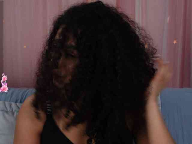 Victoria_Curly webcam