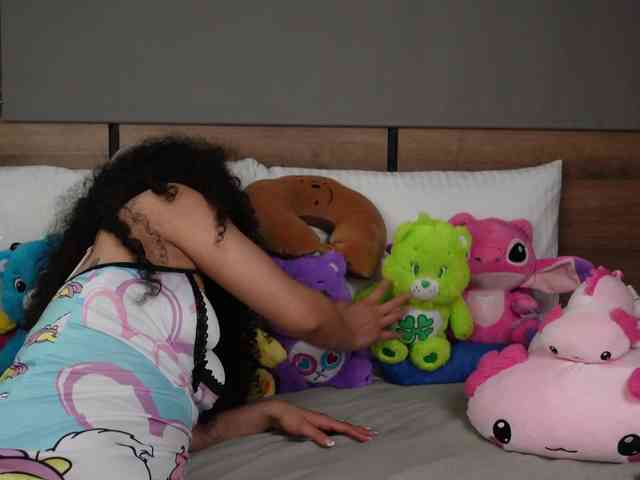 Victoria_Curly webcam