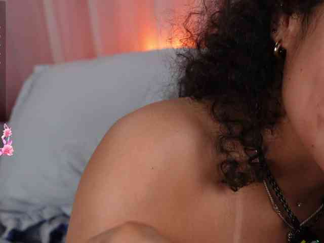Victoria_Curly webcam