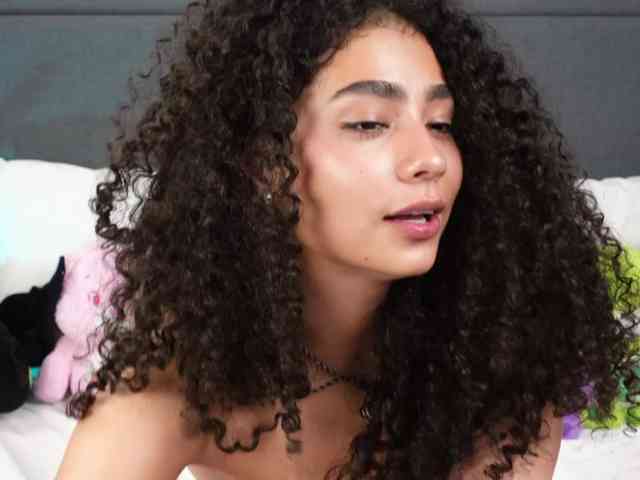 Victoria_Curly webcam