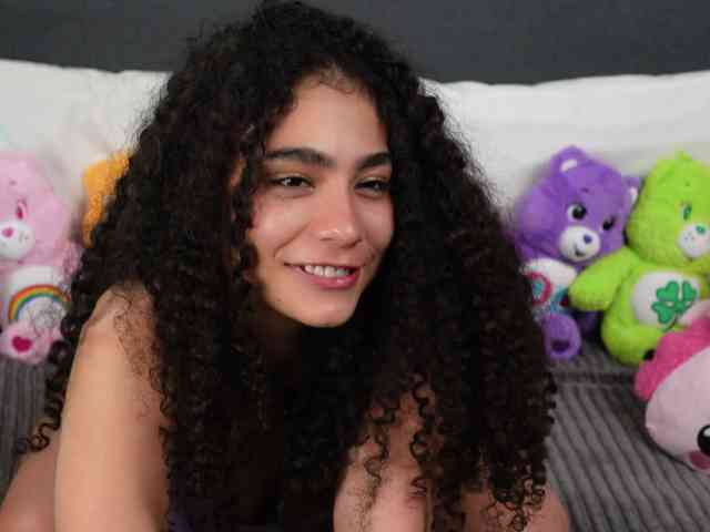 Victoria_Curly webcam