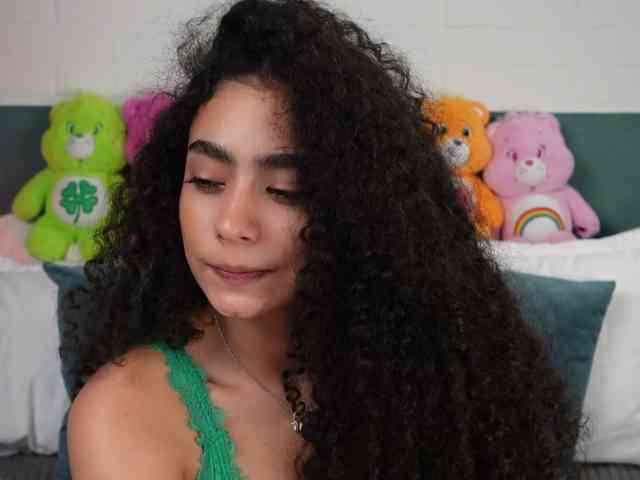 Victoria_Curly webcam