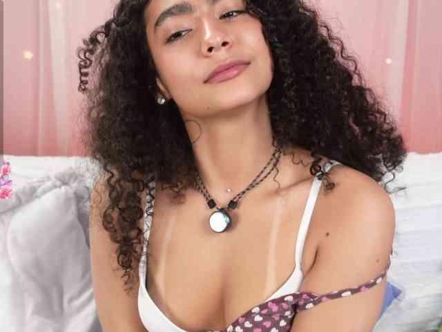 Victoria_Curly webcam