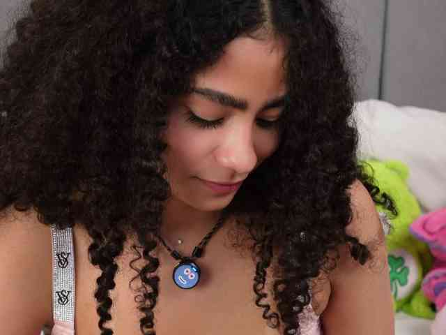 Victoria_Curly webcam