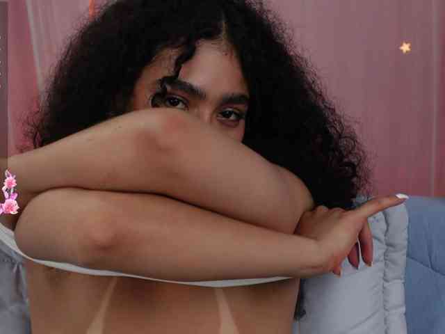 Victoria_Curly webcam