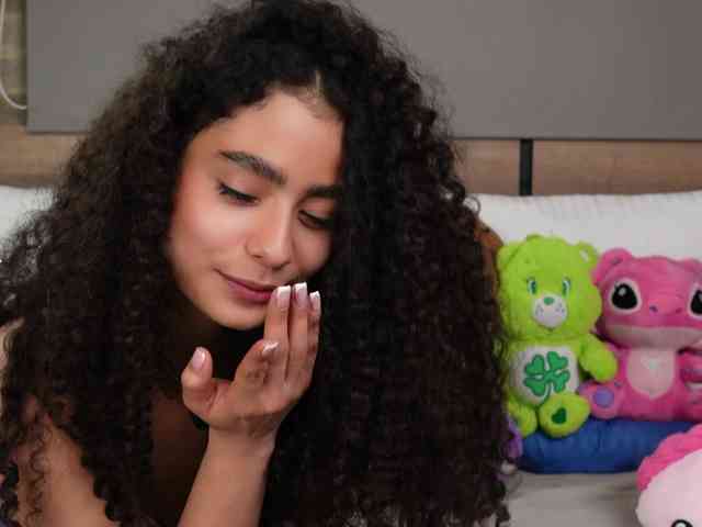 Victoria_Curly webcam