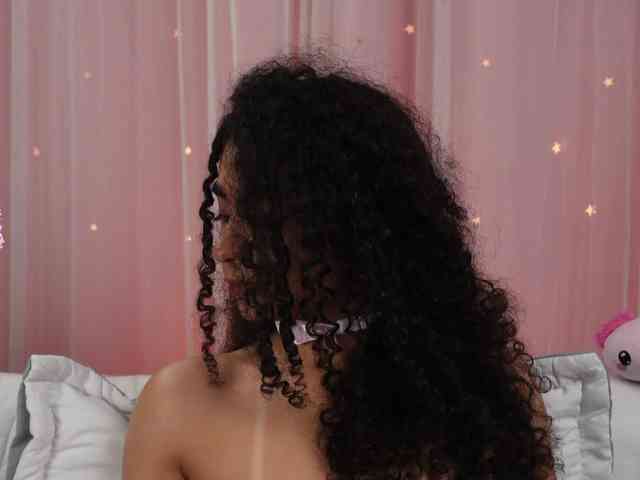 Victoria_Curly webcam