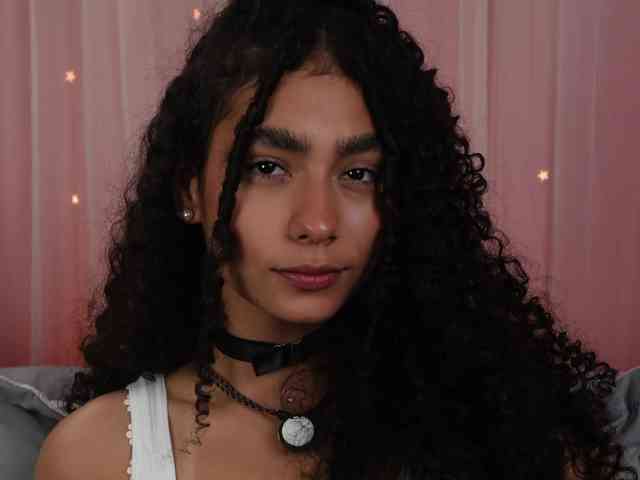 Victoria_Curly webcam