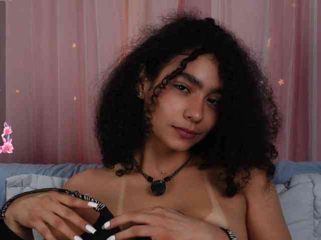 Victoria_Curly webcam