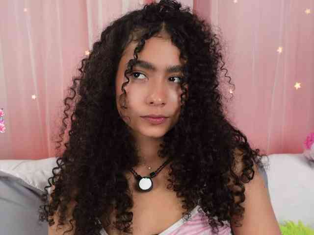 Victoria_Curly webcam