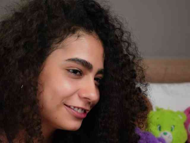 Victoria_Curly webcam