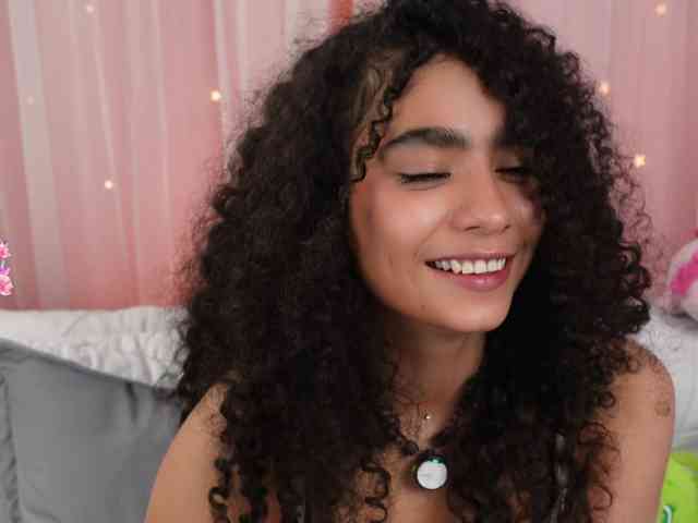 Victoria_Curly webcam