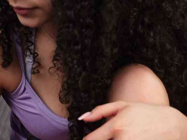 Victoria_Curly webcam