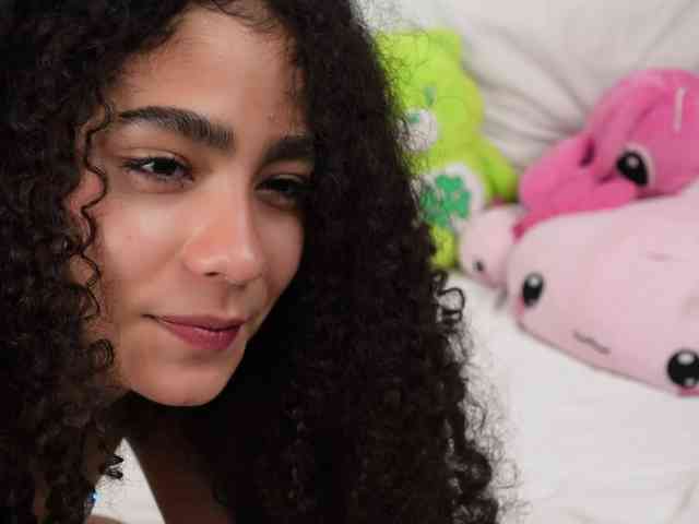 Victoria_Curly webcam