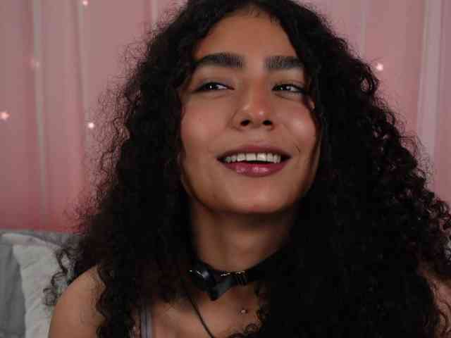 Victoria_Curly webcam