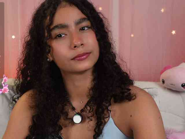 Victoria_Curly webcam