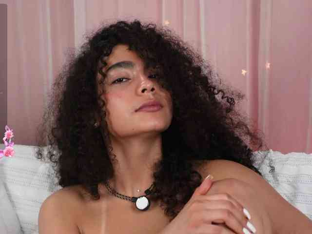 Victoria_Curly webcam