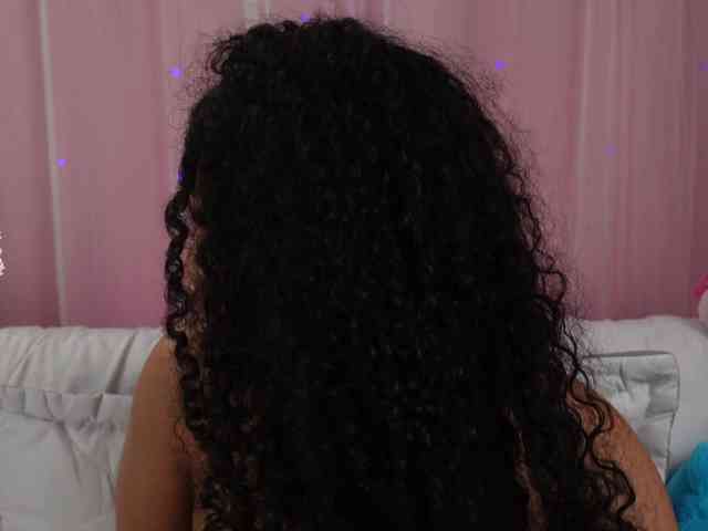 Victoria_Curly webcam