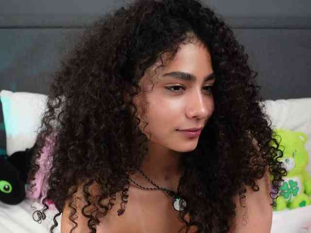 Victoria_Curly webcam