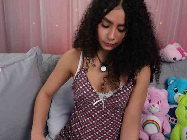 Victoria_Curly webcam