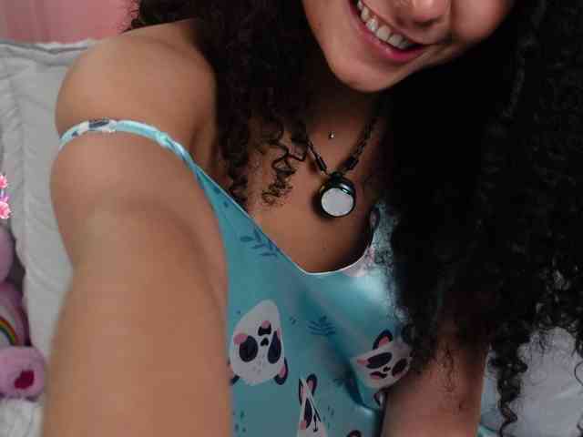 Victoria_Curly webcam