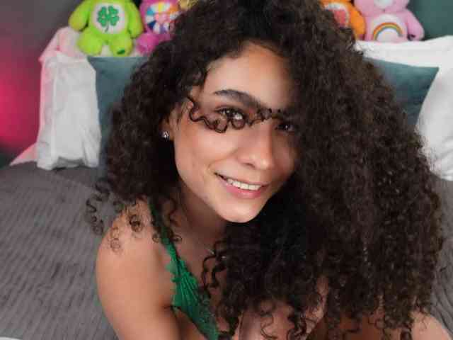 Victoria_Curly webcam