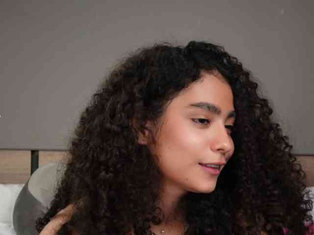 Victoria_Curly webcam