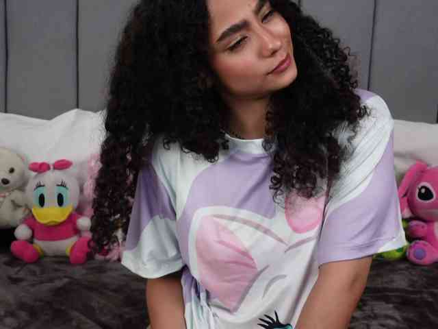 Victoria_Curly webcam