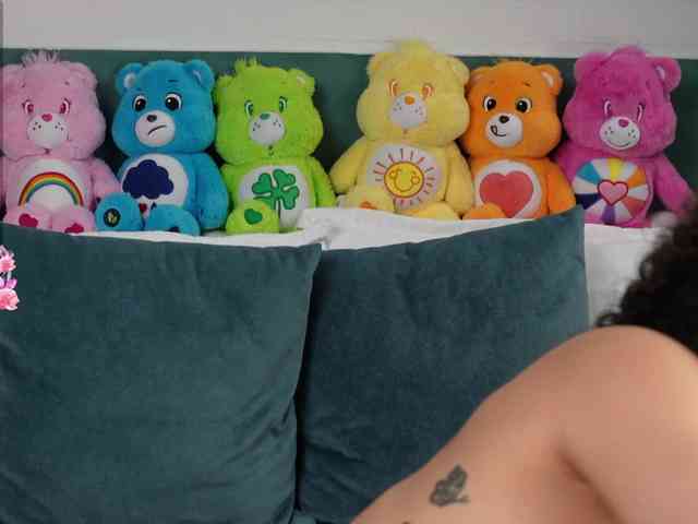 Victoria_Curly webcam