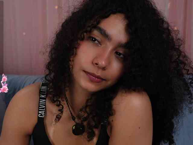 Victoria_Curly webcam