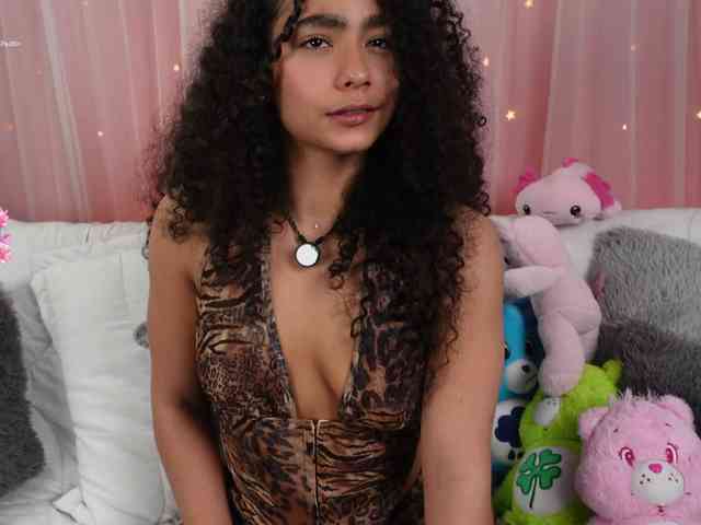 Victoria_Curly webcam