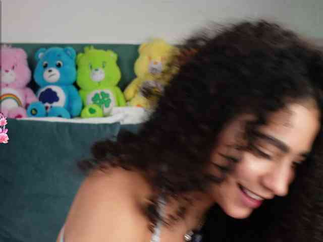 Victoria_Curly webcam