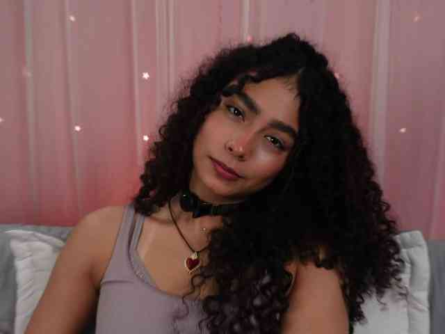 Victoria_Curly webcam