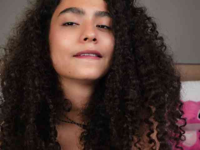 Victoria_Curly webcam